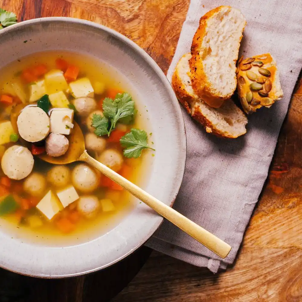 Suppe mit Markkloesschen