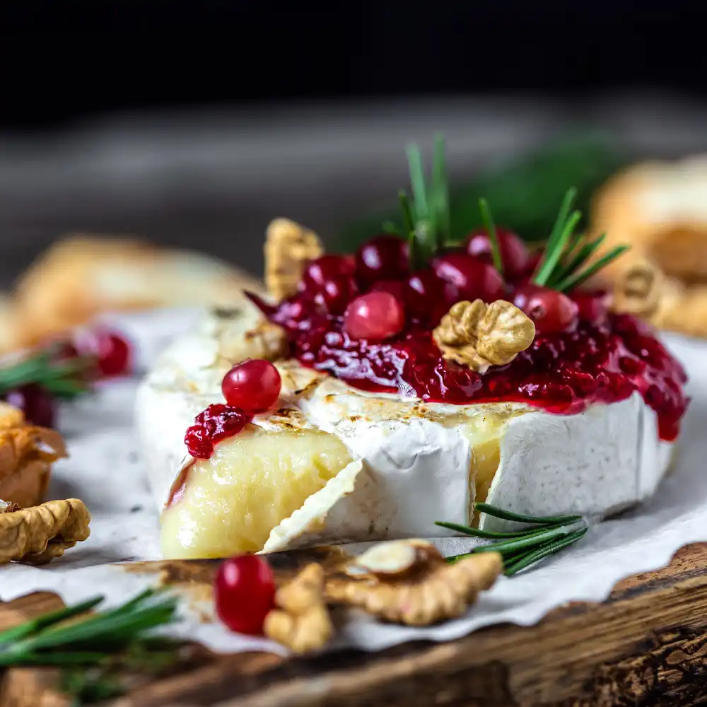 Preiselbeersauce auf Camembert